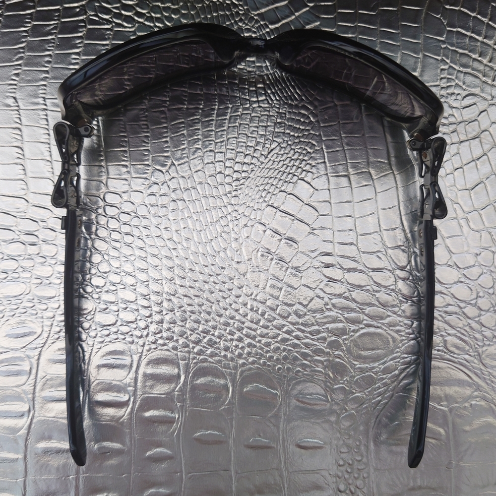 Pristine Black GUCCI Oversized Buckle Sunglasses Square - Italy - designer bow - Picture 5 of 8